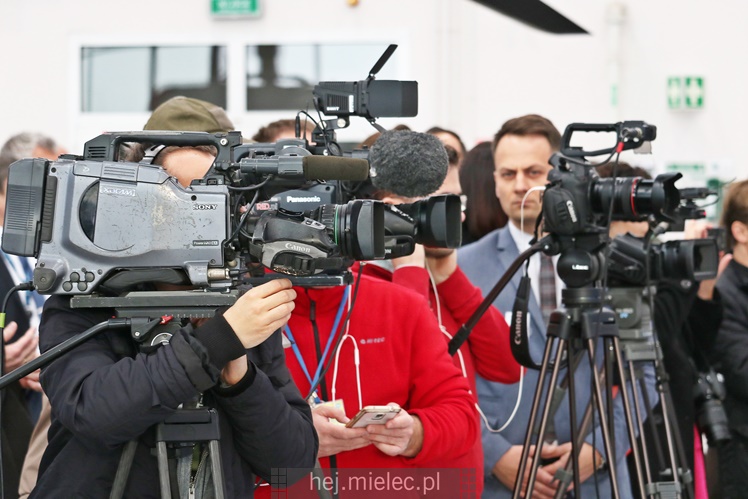 Wicepremier Mateusz Morawiecki oglądał PZL Mielec, w tle sprawa śmigłowców dla wojska