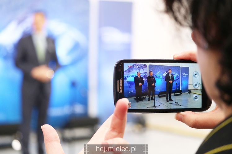 Wicepremier Mateusz Morawiecki oglądał PZL Mielec, w tle sprawa śmigłowców dla wojska