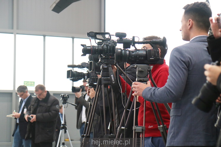 Wicepremier Mateusz Morawiecki oglądał PZL Mielec, w tle sprawa śmigłowców dla wojska