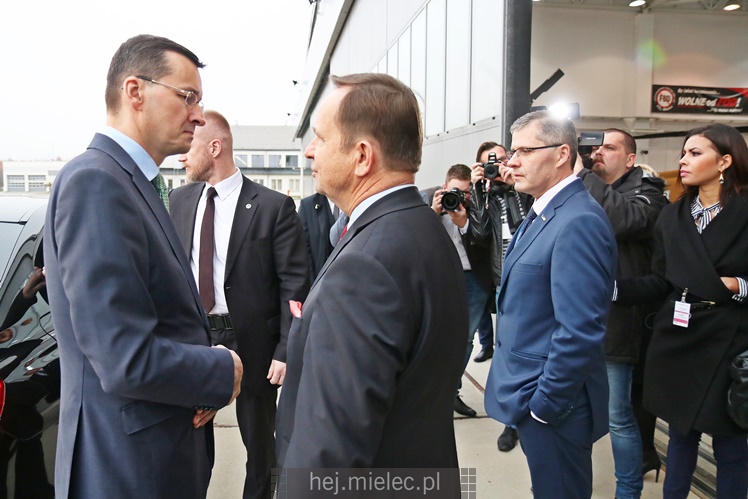 Wicepremier Mateusz Morawiecki oglądał PZL Mielec, w tle sprawa śmigłowców dla wojska