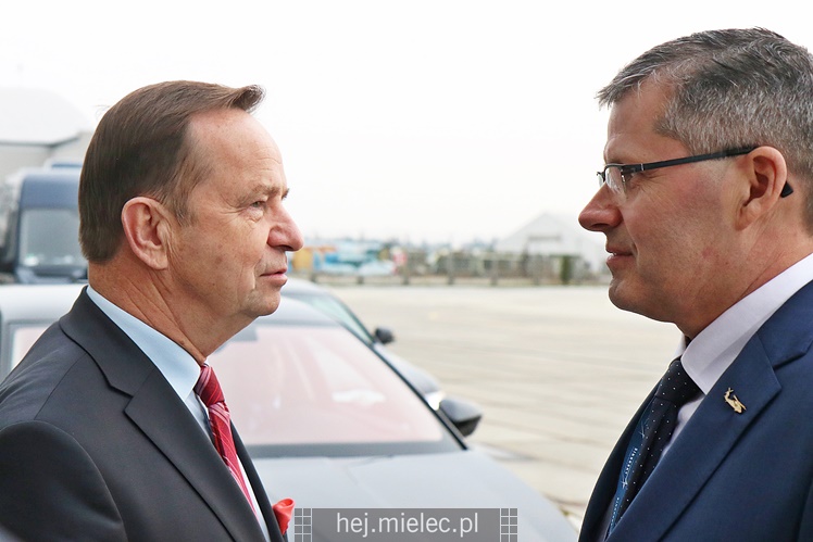 Wicepremier Mateusz Morawiecki oglądał PZL Mielec, w tle sprawa śmigłowców dla wojska