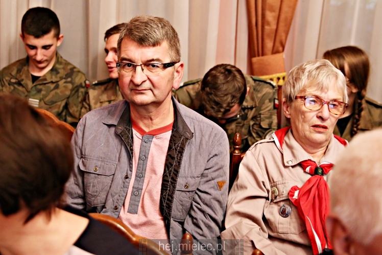 Wręczenie medali oraz statuetek ?PIECZĘĆ ZASŁUG OBYWATELSKICH? i śpiewanki historyczne