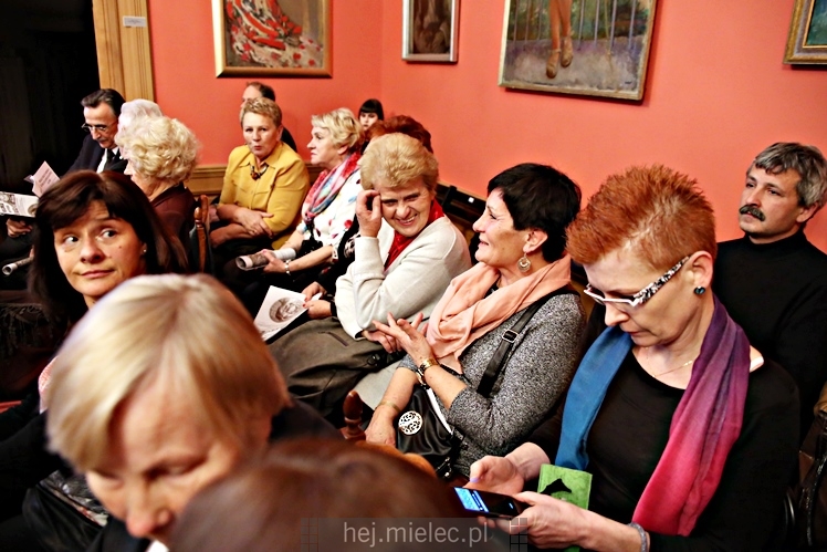 Wręczenie medali oraz statuetek ?PIECZĘĆ ZASŁUG OBYWATELSKICH? i śpiewanki historyczne