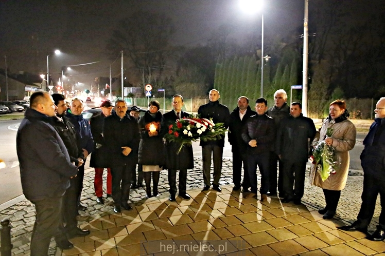 Wręczenie medali oraz statuetek ?PIECZĘĆ ZASŁUG OBYWATELSKICH? i śpiewanki historyczne