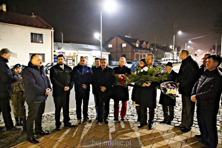 Wręczenie medali oraz statuetek ?PIECZĘĆ ZASŁUG OBYWATELSKICH? i śpiewanki historyczne