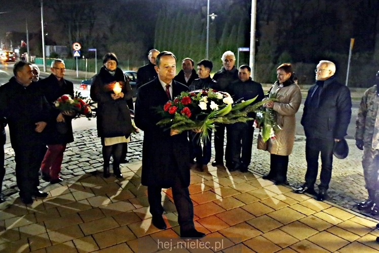 Wręczenie medali oraz statuetek ?PIECZĘĆ ZASŁUG OBYWATELSKICH? i śpiewanki historyczne