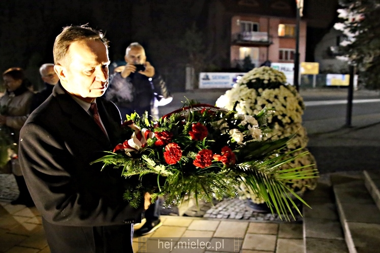 Wręczenie medali oraz statuetek ?PIECZĘĆ ZASŁUG OBYWATELSKICH? i śpiewanki historyczne