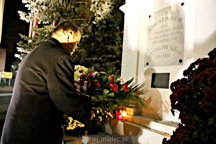 Wręczenie medali oraz statuetek ?PIECZĘĆ ZASŁUG OBYWATELSKICH? i śpiewanki historyczne