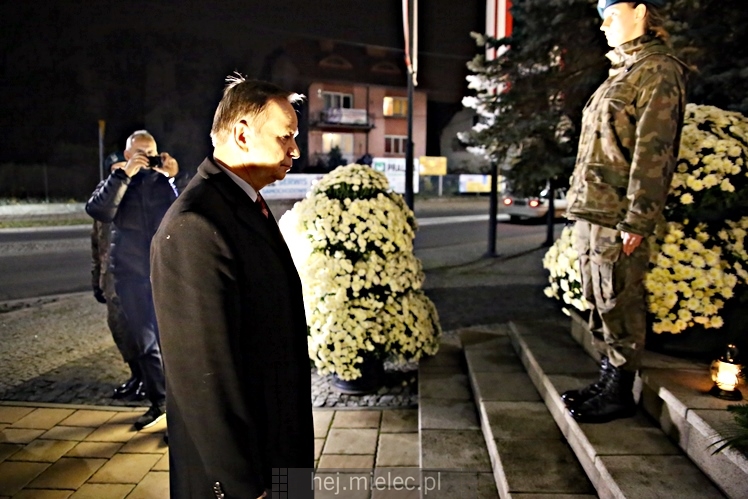 Wręczenie medali oraz statuetek ?PIECZĘĆ ZASŁUG OBYWATELSKICH? i śpiewanki historyczne