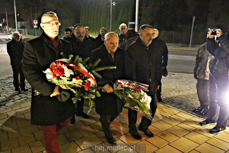 Wręczenie medali oraz statuetek ?PIECZĘĆ ZASŁUG OBYWATELSKICH? i śpiewanki historyczne