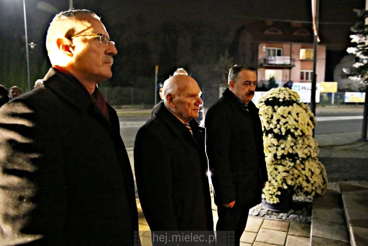 Wręczenie medali oraz statuetek ?PIECZĘĆ ZASŁUG OBYWATELSKICH? i śpiewanki historyczne