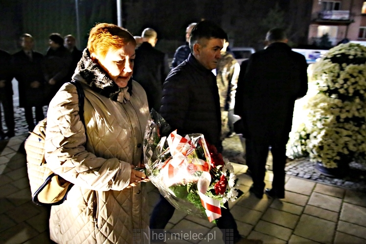 Wręczenie medali oraz statuetek ?PIECZĘĆ ZASŁUG OBYWATELSKICH? i śpiewanki historyczne