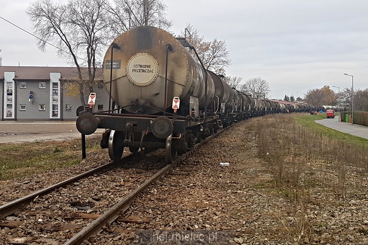 Pociąg wykoleił się tuż przed stacją PKP