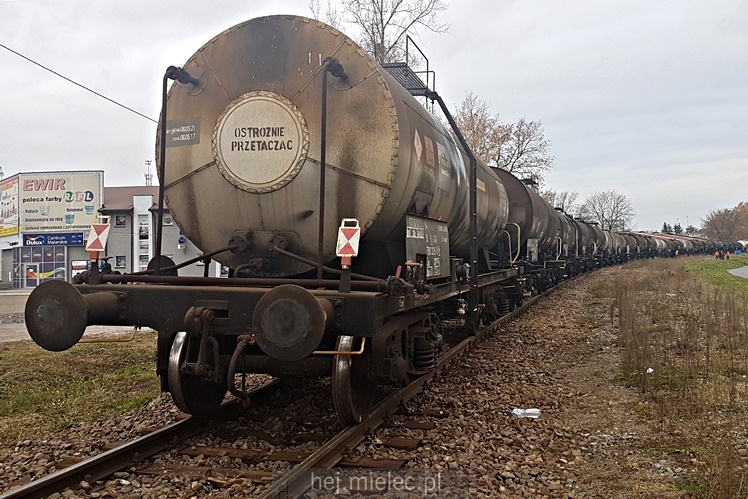 Pociąg wykoleił się tuż przed stacją PKP