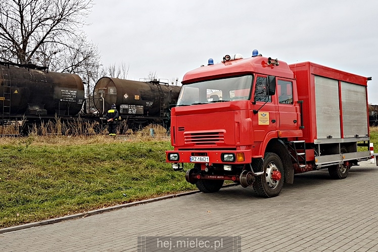 Pociąg wykoleił się tuż przed stacją PKP