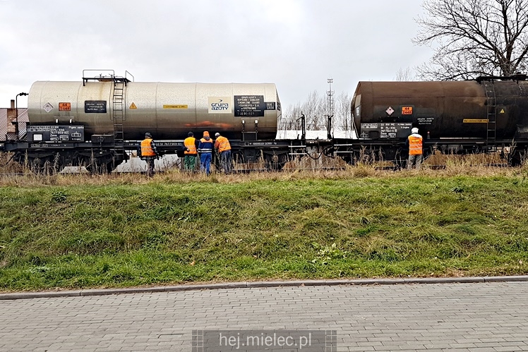 Pociąg wykoleił się tuż przed stacją PKP