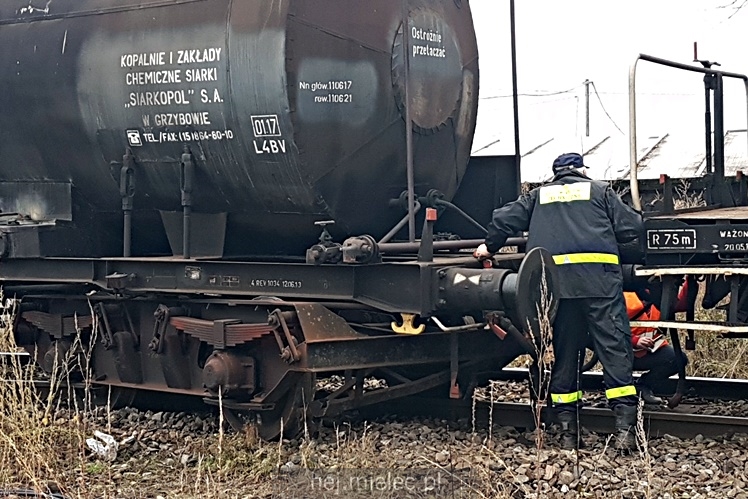 Pociąg wykoleił się tuż przed stacją PKP