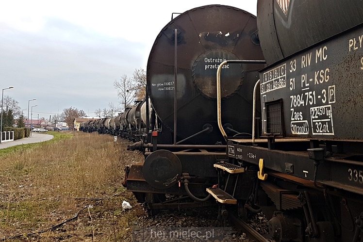 Pociąg wykoleił się tuż przed stacją PKP