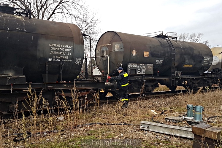 Pociąg wykoleił się tuż przed stacją PKP