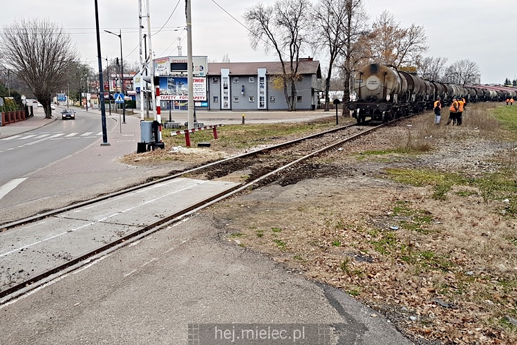 Pociąg wykoleił się tuż przed stacją PKP
