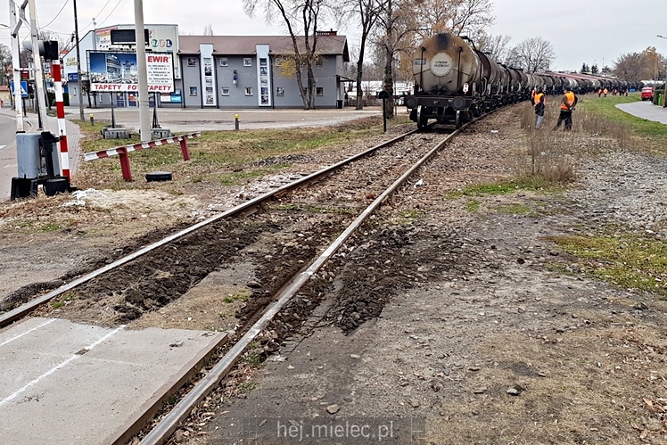 Pociąg wykoleił się tuż przed stacją PKP