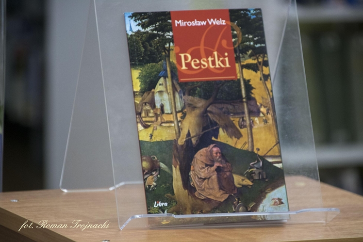 Mirosław Welz promował w Mielcu tomik poezji ?Pestki?
