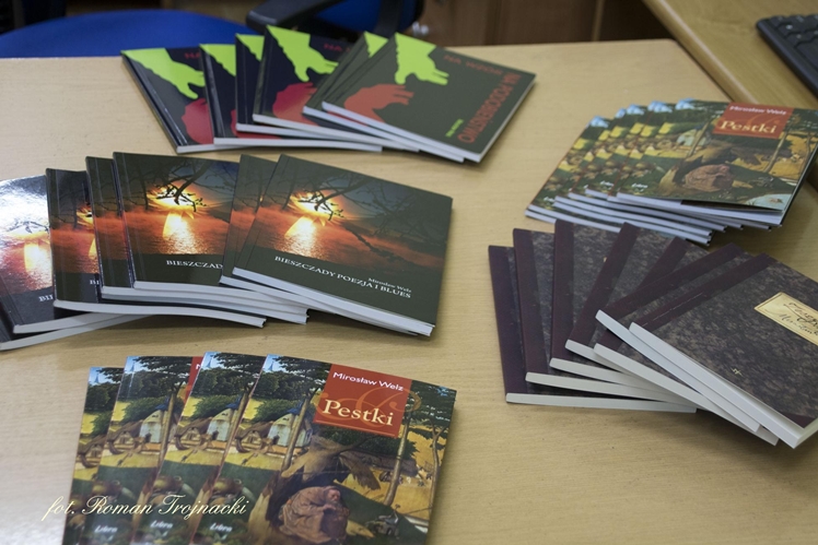 Mirosław Welz promował w Mielcu tomik poezji ?Pestki?