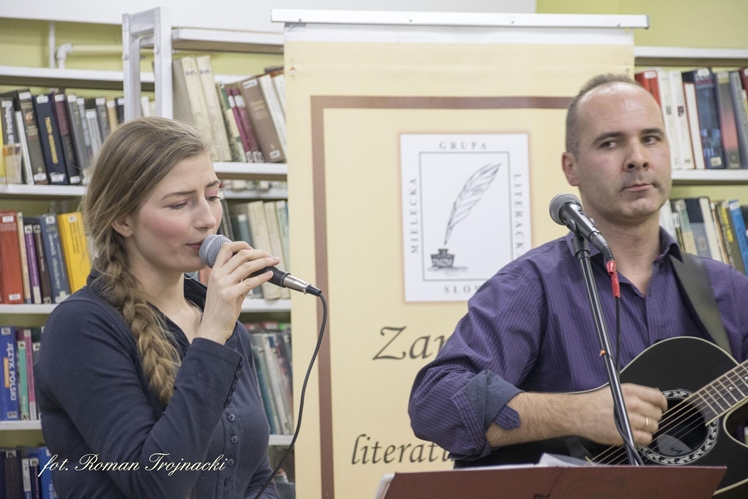 Mirosław Welz promował w Mielcu tomik poezji ?Pestki?