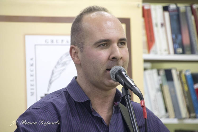 Mirosław Welz promował w Mielcu tomik poezji ?Pestki?