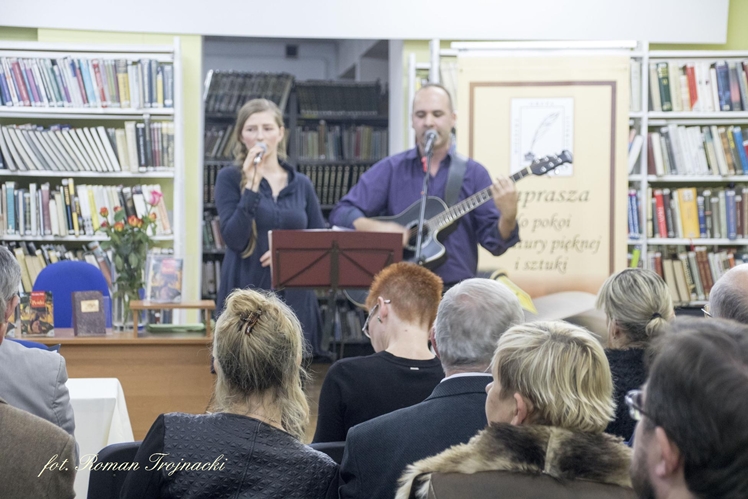 Mirosław Welz promował w Mielcu tomik poezji ?Pestki?