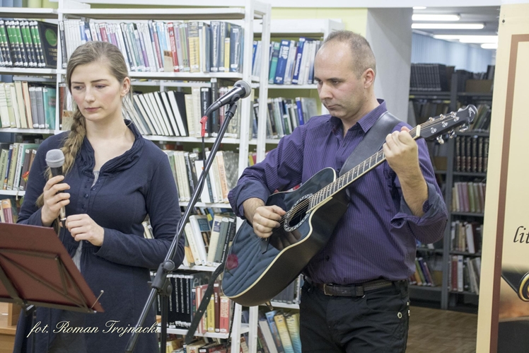 Mirosław Welz promował w Mielcu tomik poezji ?Pestki?