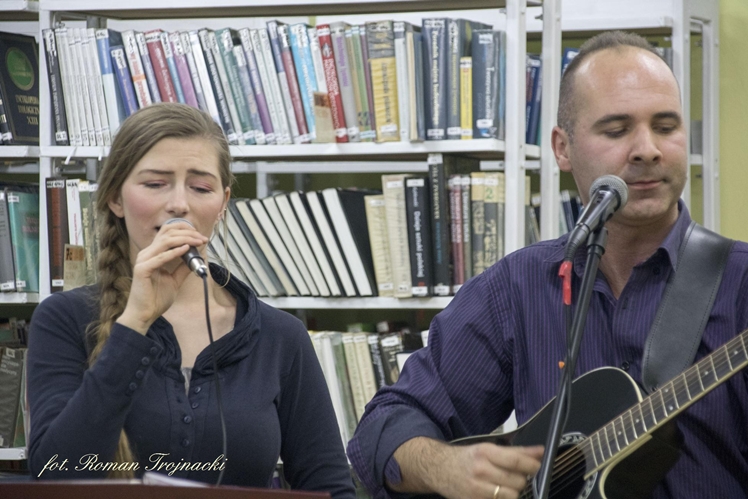 Mirosław Welz promował w Mielcu tomik poezji ?Pestki?