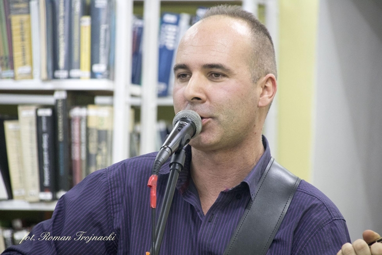 Mirosław Welz promował w Mielcu tomik poezji ?Pestki?