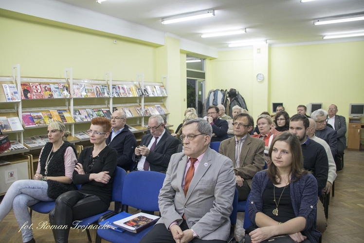 Mirosław Welz promował w Mielcu tomik poezji ?Pestki?