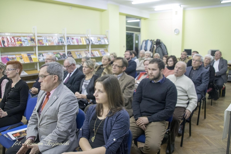 Mirosław Welz promował w Mielcu tomik poezji ?Pestki?