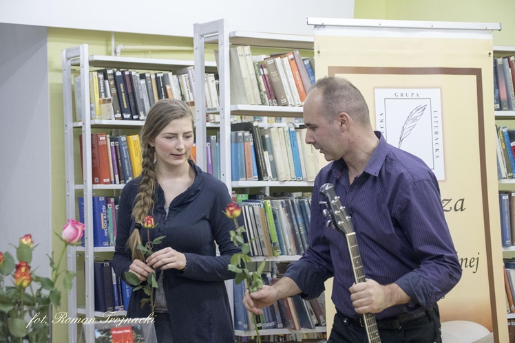 Mirosław Welz promował w Mielcu tomik poezji ?Pestki?