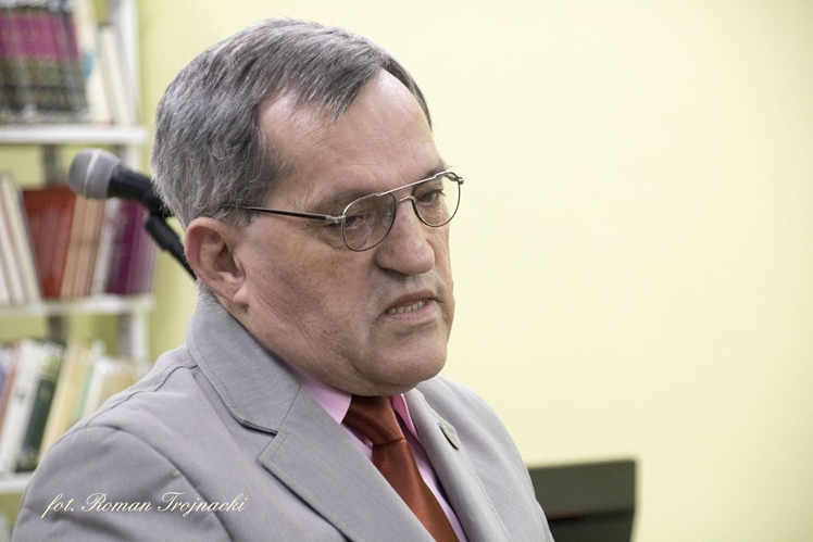 Mirosław Welz promował w Mielcu tomik poezji ?Pestki?