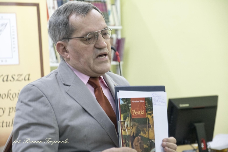 Mirosław Welz promował w Mielcu tomik poezji ?Pestki?