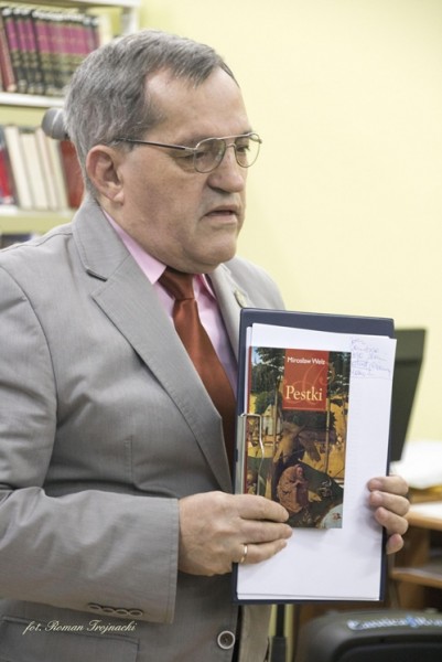 Mirosław Welz promował w Mielcu tomik poezji ?Pestki?