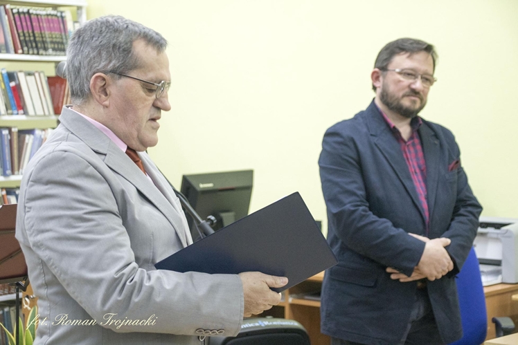 Mirosław Welz promował w Mielcu tomik poezji ?Pestki?