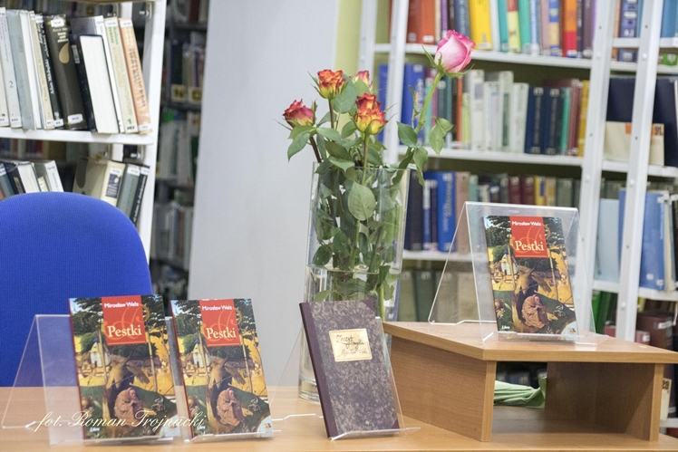 Mirosław Welz promował w Mielcu tomik poezji ?Pestki?