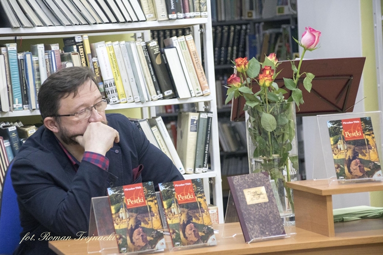 Mirosław Welz promował w Mielcu tomik poezji ?Pestki?
