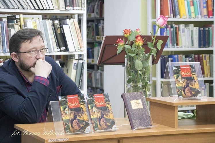 Mirosław Welz promował w Mielcu tomik poezji ?Pestki?