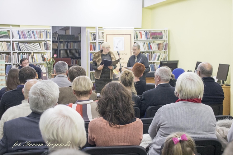 Mirosław Welz promował w Mielcu tomik poezji ?Pestki?