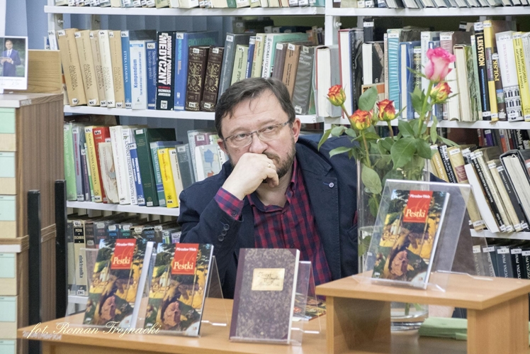 Mirosław Welz promował w Mielcu tomik poezji ?Pestki?