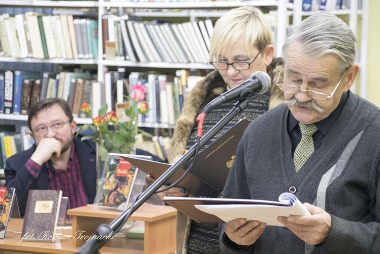 Mirosław Welz promował w Mielcu tomik poezji ?Pestki?