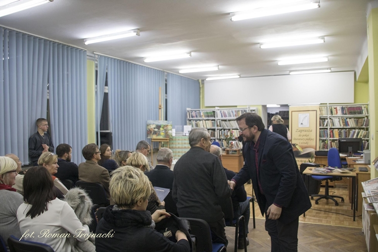 Mirosław Welz promował w Mielcu tomik poezji ?Pestki?