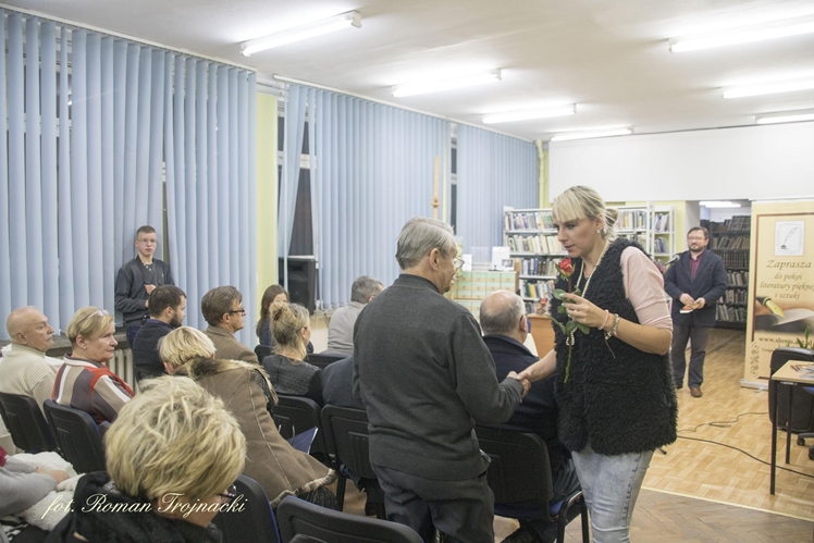 Mirosław Welz promował w Mielcu tomik poezji ?Pestki?