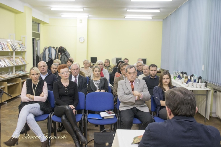 Mirosław Welz promował w Mielcu tomik poezji ?Pestki?