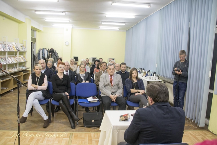 Mirosław Welz promował w Mielcu tomik poezji ?Pestki?